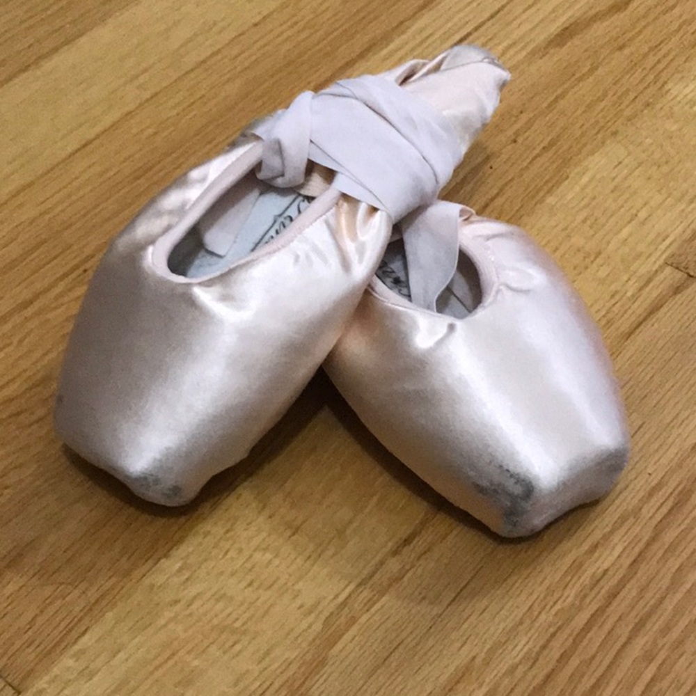 Dead pointe shoes - Picture 2 of 3